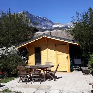 appartement-en-rez-de-jardin-a-la-montagne.hotels-rhonealpes.com/